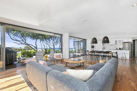 Stunning Seaviews, Sunshine Beach - Accommodation Melbourne 1