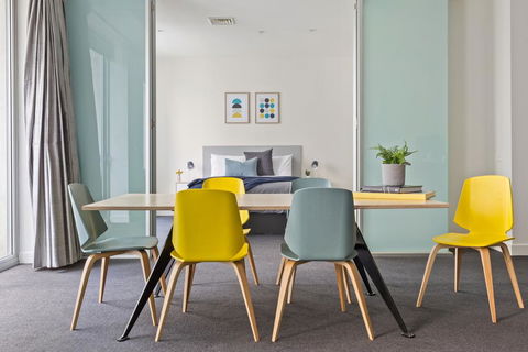 Stunning, Central Huge CBD Pad, Free WiFi, Netflix - Accommodation Melbourne 0