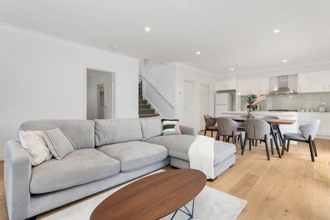 Style, Comfort And Convenience - Accommodation Melbourne 0