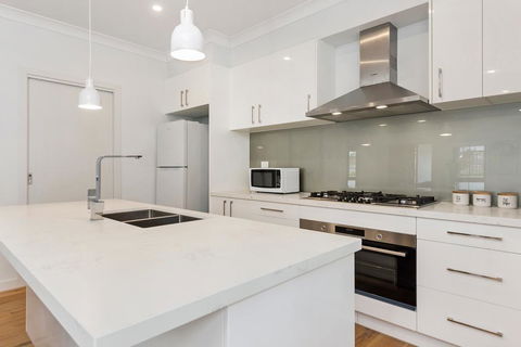 Style, Comfort And Convenience - Accommodation Melbourne 2