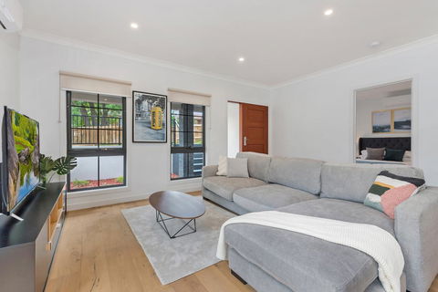 Style, Comfort And Convenience - Accommodation Melbourne 3