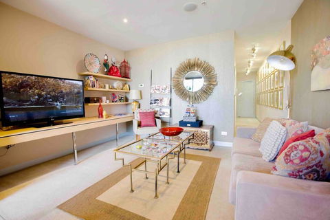 Stylish 1 Bedroom Apartment Amazing City Views - Accommodation Melbourne 2