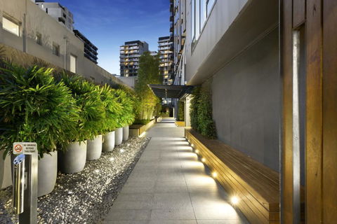 STYLISH 2BR 2BTH + CAR = HEART OF SOUTH YARRA - Accommodation Melbourne 1