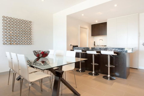 STYLISH LIVING ON MAIN - Accommodation Melbourne 1