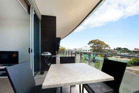 STYLISH LIVING ON MAIN - Accommodation Melbourne 2