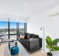 Stylish One-Bed Apartment With Balcony and Parking