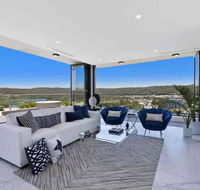 Stylish Penthouse with Views  Jacuzzi - Accommodation Melbourne