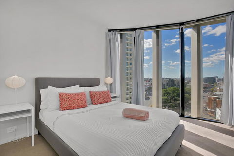 Stylish Resort Living In The City - Melbourne 4u 2