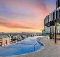 Stylish Resort Living in the City - Melbourne 4u