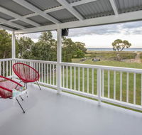 Sugar Shack - Character Family Home Right on the Ocean - Accommodation Melbourne