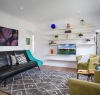 Sun-Drenched Apartment in a Peaceful Location - Accommodation Melbourne