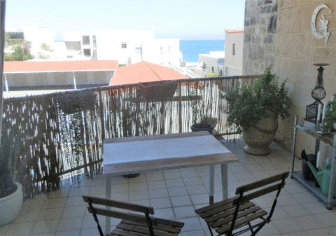 Sun, Sand, Sea And Salty Kisses Cottesloe Beach House - Accommodation Melbourne 3