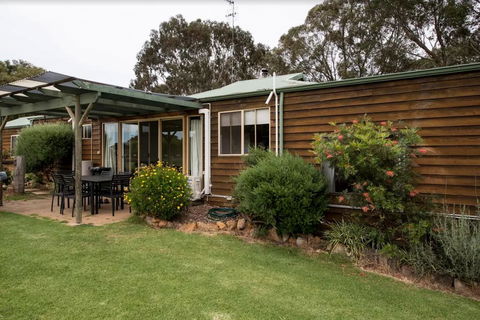Sunflowers Animal Farm & Farmstay - Accommodation Melbourne 1