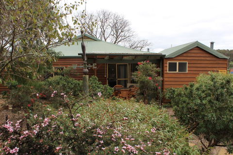 Sunflowers Animal Farm & Farmstay - Accommodation Melbourne 0