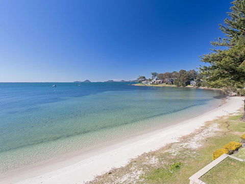 Sunrise Waters', 2/63 Soldiers Point Road - Stunning Waterfront Property - Accommodation Melbourne 1