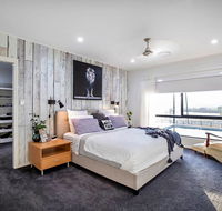 Sunset Penthouse Couples Retreat close to Airlie Beach Champagne on arrival - Melbourne 4u