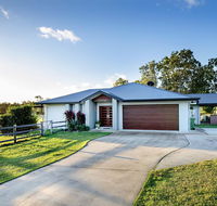 Sunset Retreat Airlie Beach Rural Getaway - Melbourne 4u