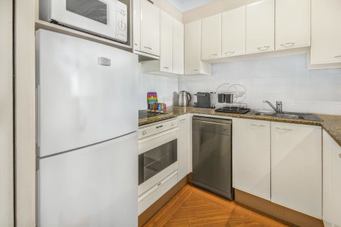 Super Convenient Apartment With Garden Views - Accommodation Melbourne 3