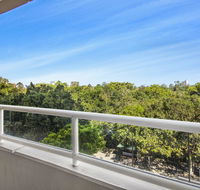 Super Convenient Apartment with Garden Views - Melbourne 4u