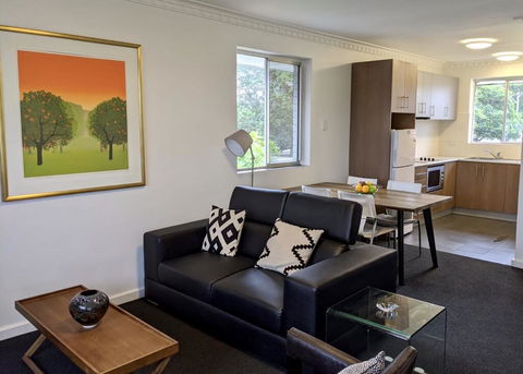 Superb 2 BR Apartment Minutes To CBD- Cen8 - Accommodation Melbourne 0
