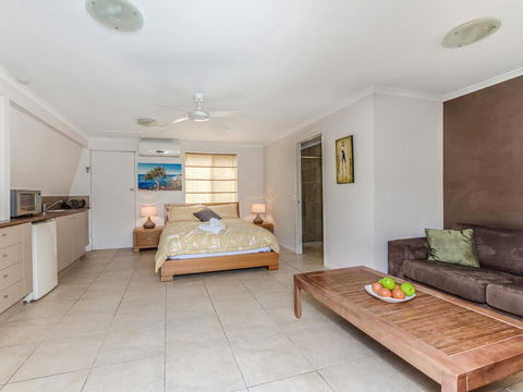 Surf Club House, Pet Friendly, Sunshine Coast, Holiday House, Marcoola - Accommodation Melbourne 1