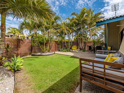 Surf Club House, Pet Friendly, Sunshine Coast, Holiday House, Marcoola - Accommodation Melbourne 3