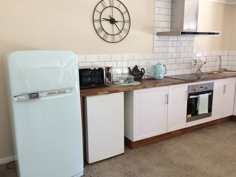 TAKURA HEIGHTS Modern Country Apartment With Pool Access - Melbourne 4u 3