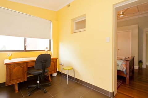 Taree Apartment - Melbourne 4u 3