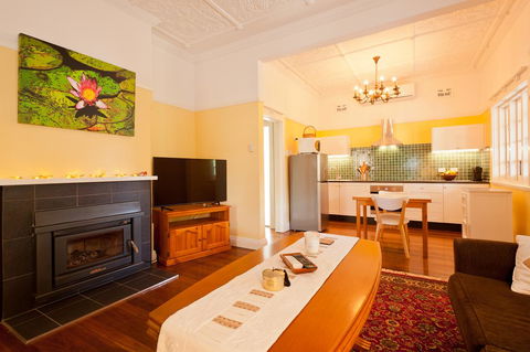 Taree Apartment - Melbourne 4u 0