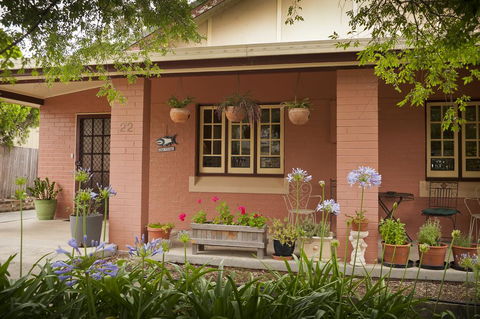Taree Apartment - Melbourne 4u 1