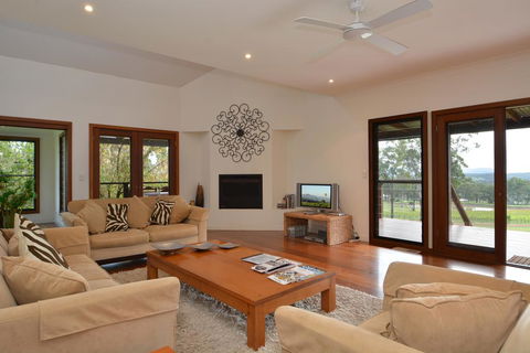 Tellace Wines Homestead - Melbourne 4u 2