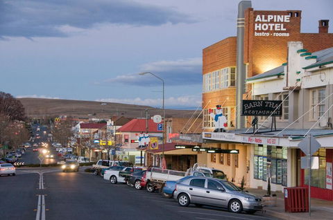 The Alpine Hotel - Accommodation Melbourne 1