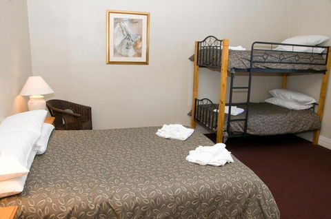 The Alpine Hotel - Accommodation Melbourne 2