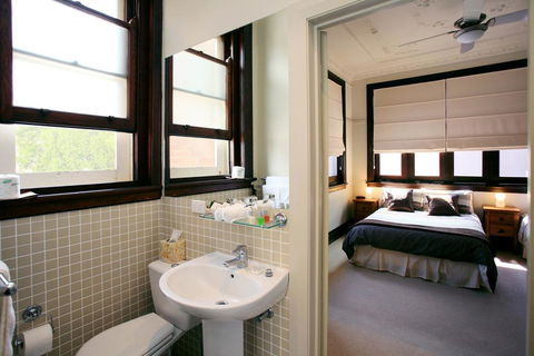 The Bank Guesthouse - Accommodation Melbourne 0