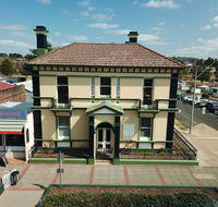 The Bank Guesthouse Glen Innes - Melbourne 4u