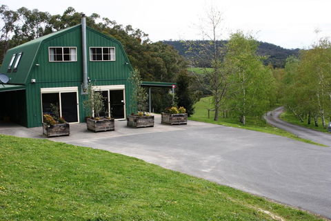 The Barn @ Charlottes Hill - Accommodation Melbourne 0