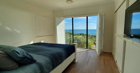 The Beach House - Port Bouvard - Accommodation Melbourne 2
