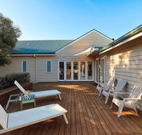 The Beach House - Quintessential Holiday House with open fireplace