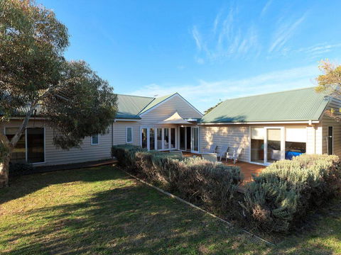 The Beach House - Quintessential Holiday House With Open Fireplace! - Accommodation Melbourne 3