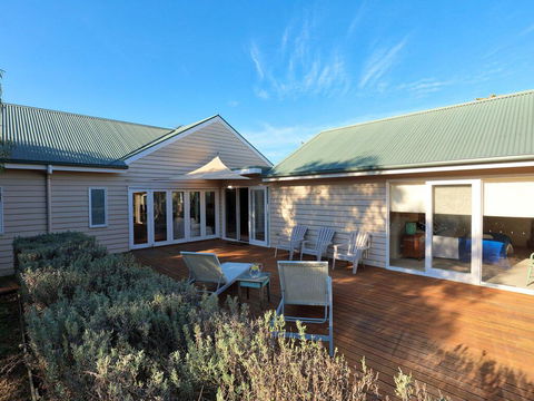 The Beach House - Quintessential Holiday House With Open Fireplace! - Accommodation Melbourne 2