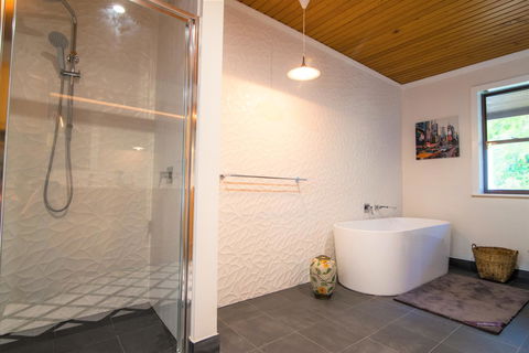 The Hobart Entrance - Accommodation Melbourne 8