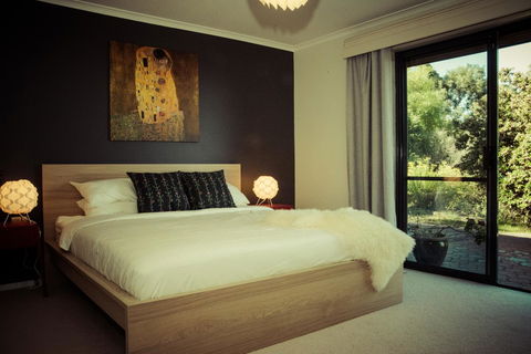 The Hobart Entrance - Accommodation Melbourne 24