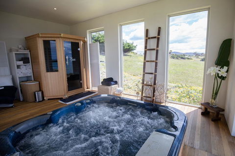 Saltwater - Absolute Oceanfront, Hot Tubs, Sauna, Fire Pits - Accommodation Melbourne 12