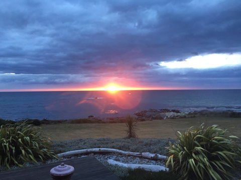 Saltwater - Absolute Oceanfront, Hot Tubs, Sauna, Fire Pits - Accommodation Melbourne 4