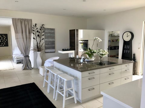 Saltwater - Absolute Oceanfront, Hot Tubs, Sauna, Fire Pits - Accommodation Melbourne 8