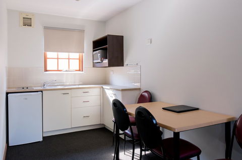 Bay Hotel Apartments - Accommodation Melbourne 8
