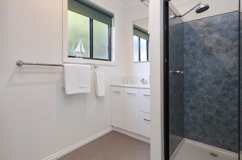 KINGFISHER COTTAGE Beachfront At The Binalong Bay - Accommodation Melbourne 2