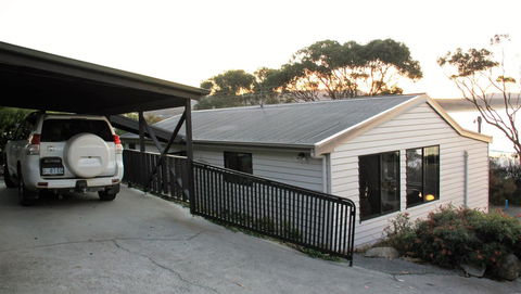 KINGFISHER COTTAGE Beachfront At The Binalong Bay - Accommodation Melbourne 21