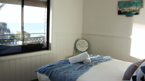 KINGFISHER COTTAGE Beachfront At The Binalong Bay - Accommodation Melbourne 11