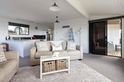 KINGFISHER COTTAGE Beachfront At The Binalong Bay - Accommodation Melbourne 22